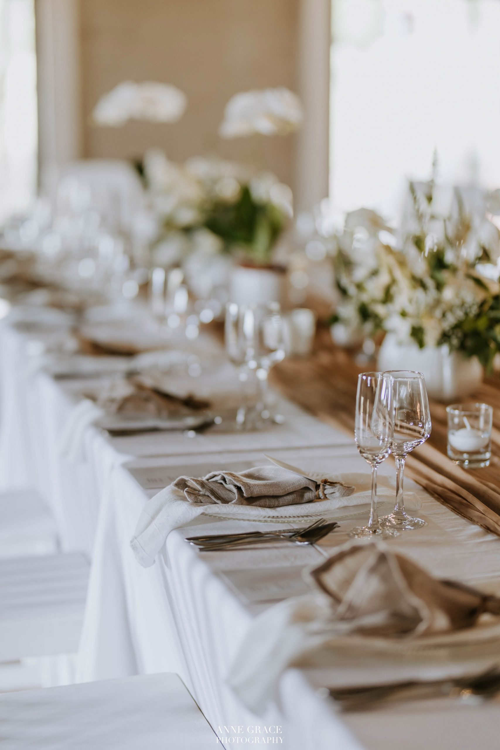 Close-Up Wedding Table Decor | Lezar Opstal Wedding Venue Heidelberg Close-up of elegant wedding table décor at Lezar Opstal Wedding Venue Heidelberg
